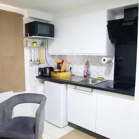 Le Relax Place - Metro 5 Apartmán *