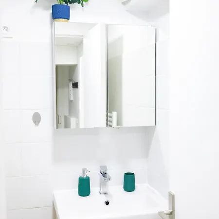 Le Relax Place - Metro 5 Apartment *