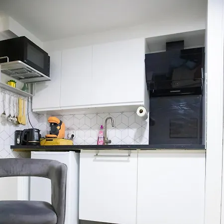 Le Relax Place - Metro 5 Apartmán