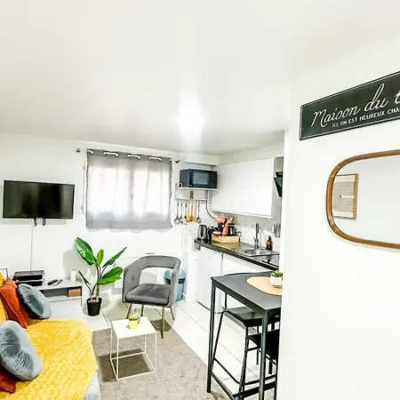 Apartment La Parenthese Urbaine - T2 Cosy Et Fonctionnel - Metro 5 Bobigny
